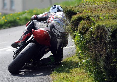  Tourist Trophy: Una experiencia de carreras realista para los entusiastas del motociclismo!